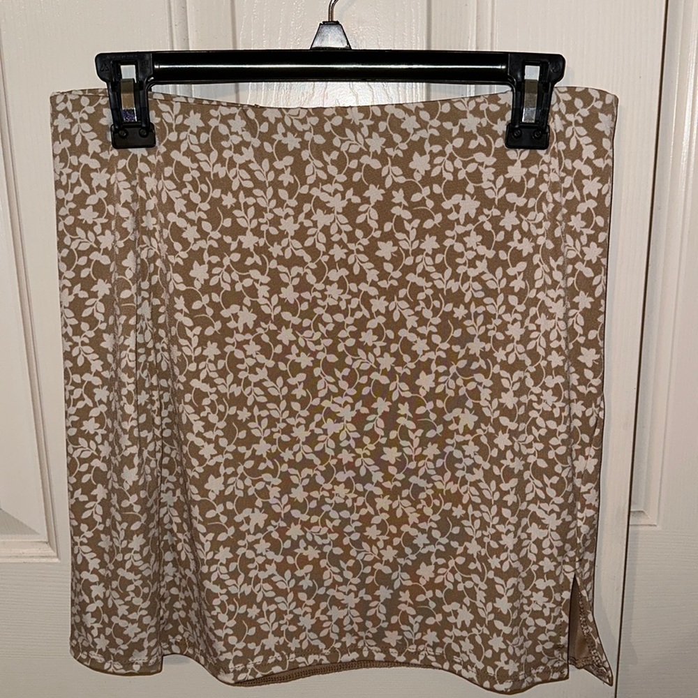 neutral floral short skirt with mini slit on side